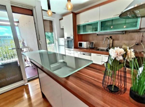 Beautiful Large Apartment ,Beach Area
